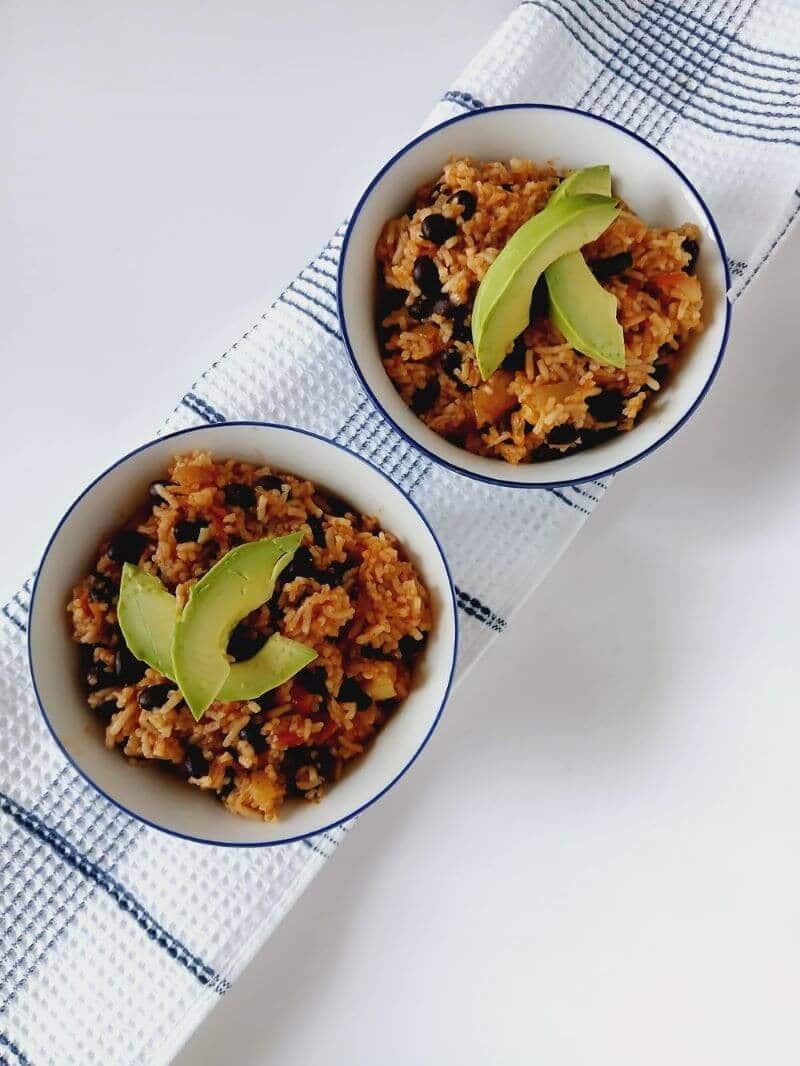 This Vegan Taco rice tastes so good with avocados. Its adds creaminess and makes you forget its dairy-free