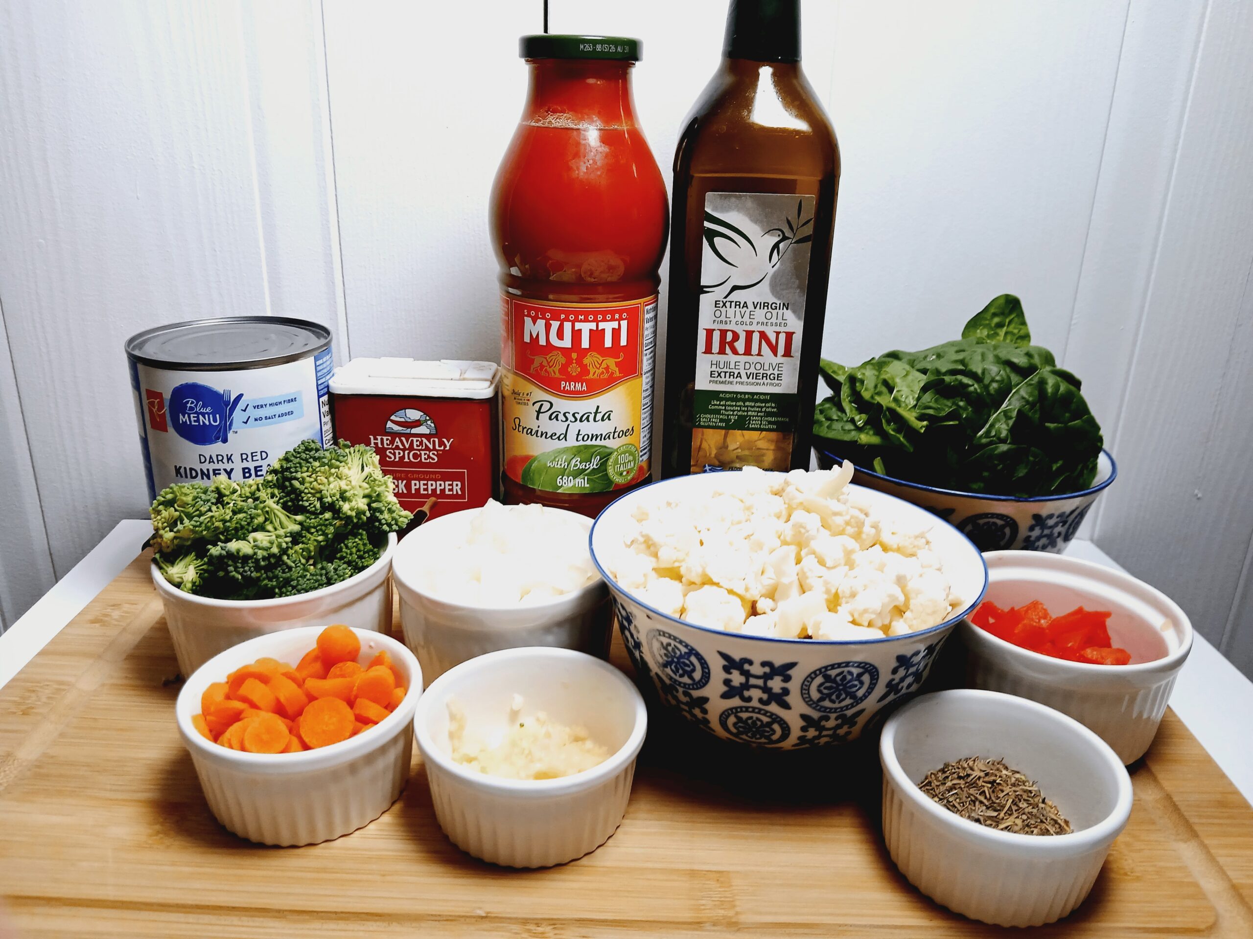 Here are the ingredients for the one-pot easy plant-based tomato sauce. Use fresh or frozen veggies.