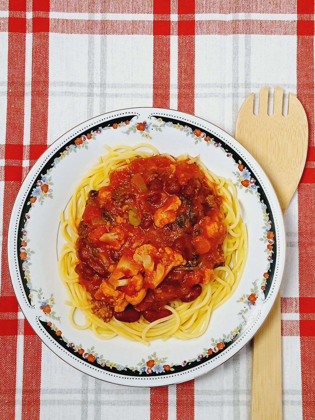 Easy Plant-Based Tomato Pasta Sauce